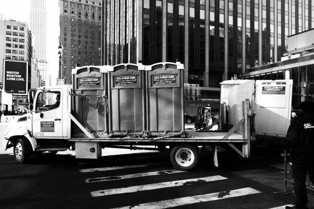 Best Porta potty delivery and setup  in Quincy, IL